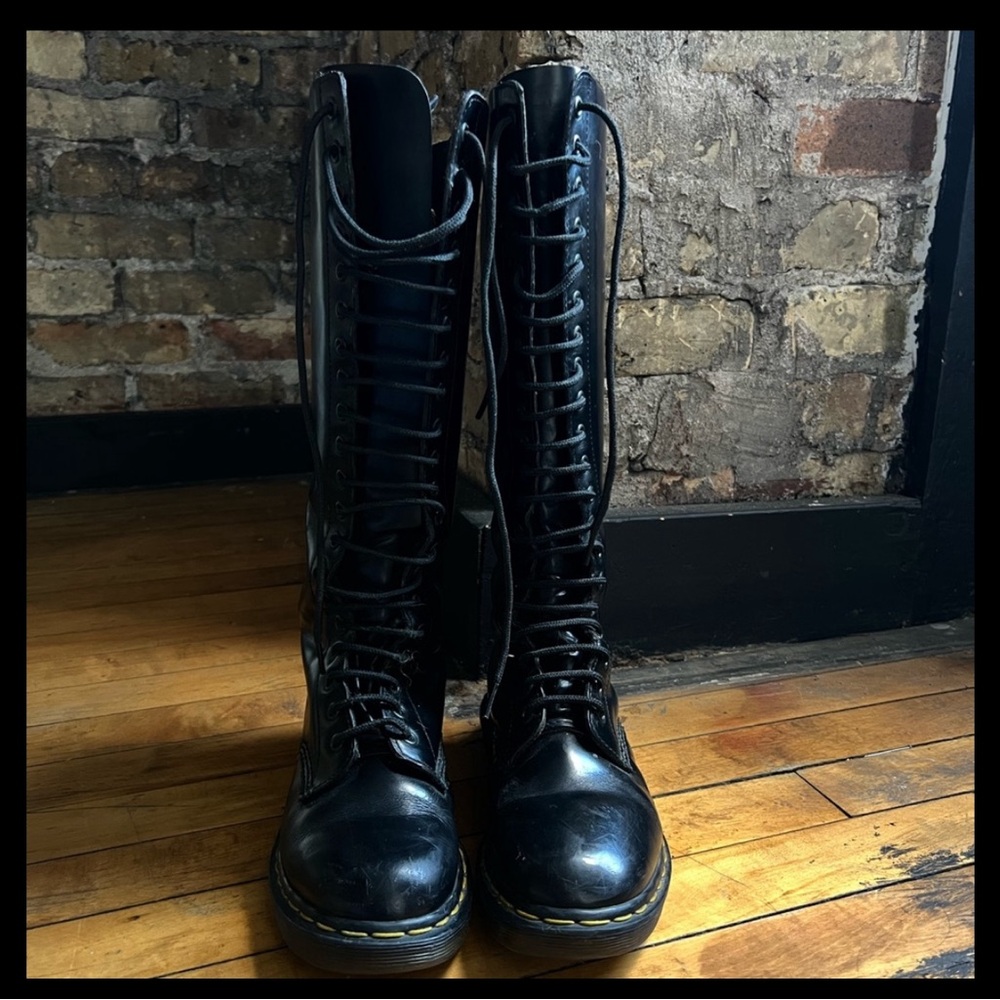 Dr Martens knee high boots 90’s vintage leather